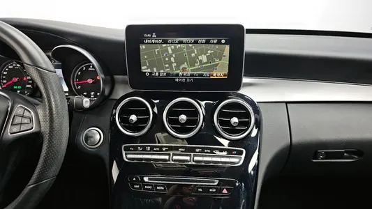 Mercedes-Benz C-Class W205 C200 2017 13
