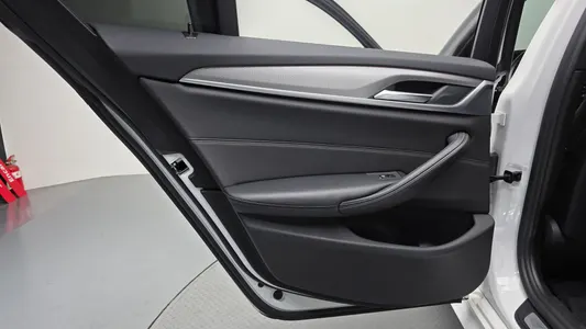BMW 5 Series (G30) 520d M 2017 25