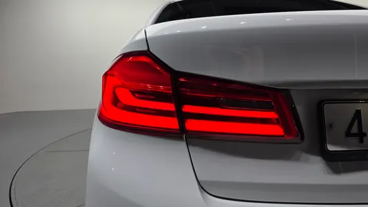 BMW 5 Series (G30) 520d M 2017 23