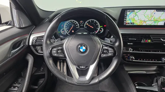 BMW 5 Series (G30) 520d M 2017 31