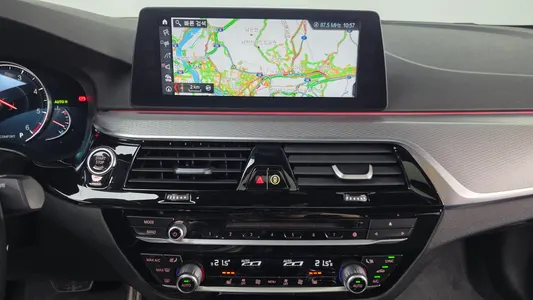 BMW 5 Series (G30) 520d M 2017 27