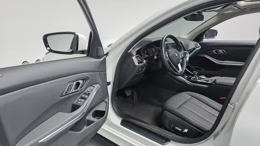 BMW 3 Series (G20) 320i 2021 9