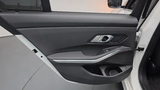 BMW 3 Series (G20) 320i 2021 25