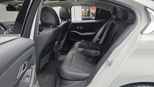 BMW 3 Series (G20) 320i 2021 26