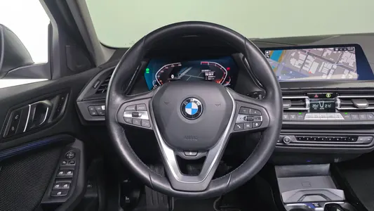 BMW 1 Series (F40) 120i 2023 12