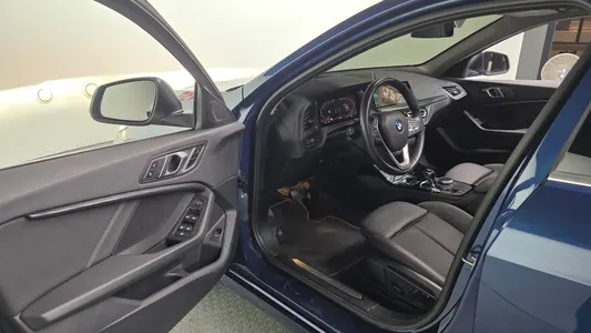 BMW 1 Series (F40) 120i 2023 10