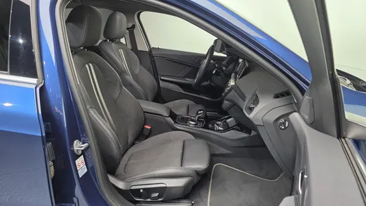 BMW 1 Series (F40) 120i 2023 26