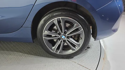 BMW 1 Series (F40) 120i 2023 21