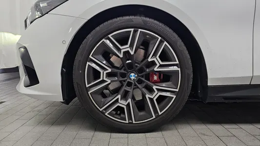 BMW 5 Series (G60) 530i xDrive M 2025 4