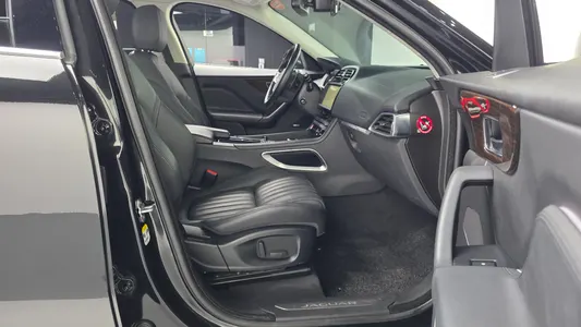Jaguar F-PACE 20d 2018 11