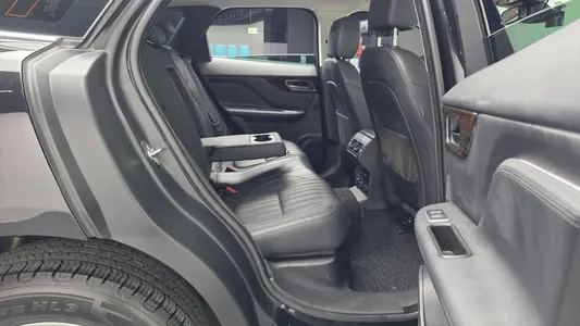Jaguar F-PACE 20d 2018 12