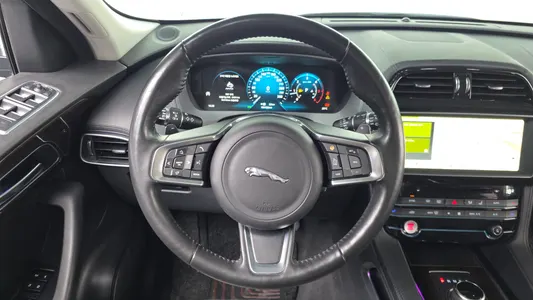 Jaguar F-PACE 20d 2018 13