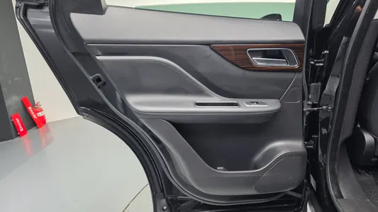 Jaguar F-PACE 20d 2018 25