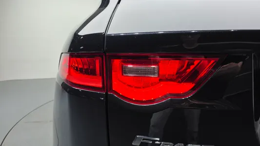 Jaguar F-PACE 20d 2018 23