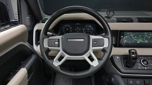 Land Rover (L663) 110 D250 S 2021 12