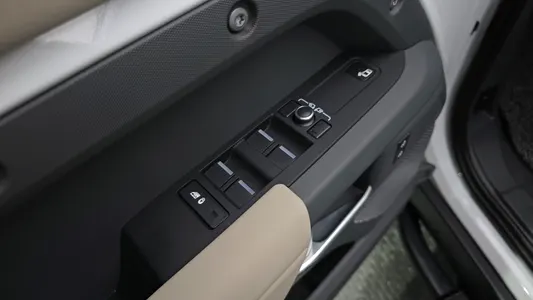 Land Rover (L663) 110 D250 S 2021 28