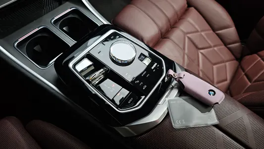 BMW 7 Series (G70) 740d xDrive 2023 8