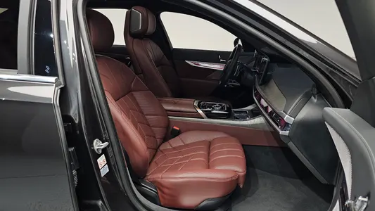 BMW 7 Series (G70) 740d xDrive 2023 26