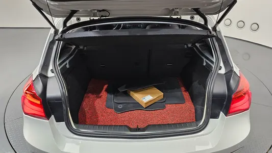 BMW 1 Series (F20) 118d 5 2019 16