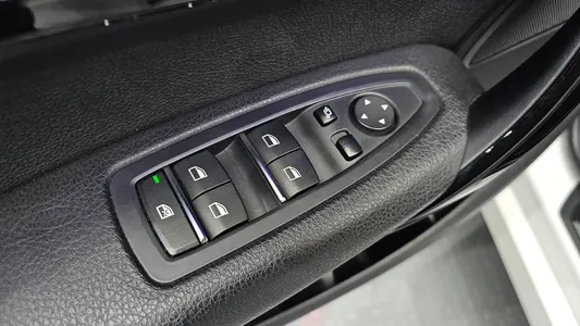 BMW 1 Series (F20) 118d 5 2019 29