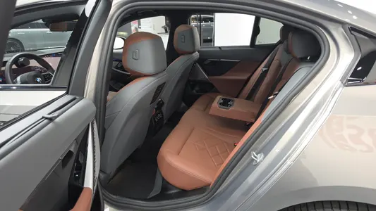 BMW 5 Series (G60) 530i xDrive M 2025 11