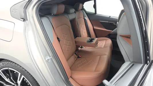BMW 5 Series (G60) 530i xDrive M 2025 12