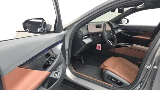 BMW 5 Series (G60) 530i xDrive M 2025 10