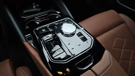 BMW 5 Series (G60) 530i xDrive M 2025 9