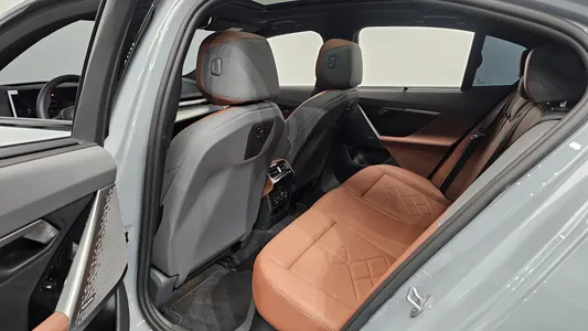 BMW 5 Series (G60) 530i xDrive M 2025 12