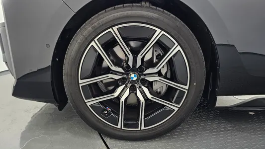 BMW 7 Series (G70) 740i xDrive M 2025 5