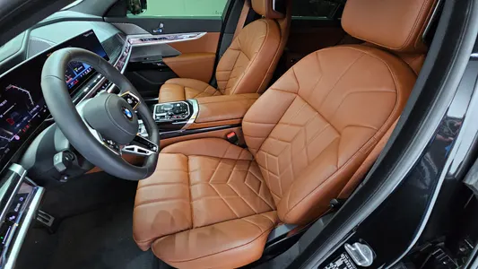 BMW 7 Series (G70) 740i xDrive M 2025 12