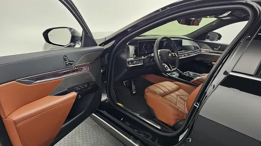 BMW 7 Series (G70) 740i xDrive M 2025 10