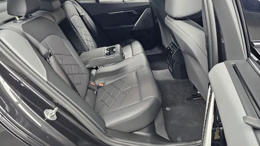 BMW 5 Series (G60) 530i xDrive M 2025 11