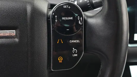 Land Rover 2 D180 SE 2020 17