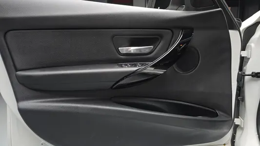 BMW 3 Series (F30) 320d 2017 24