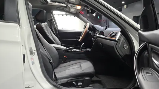 BMW 3 Series (F30) 320d 2017 26
