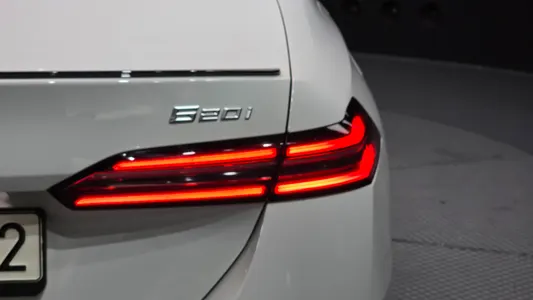 BMW 5 Series (G60) 520i 2024 23