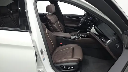 BMW 5 Series (G30) 530i M 2023 26