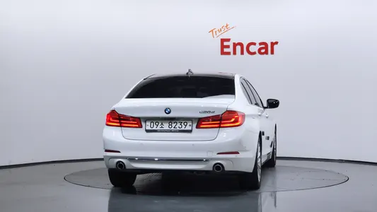 BMW 5 Series (G30) 520d 2017 4