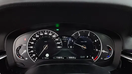 BMW 5 Series (G30) 520d 2017 8