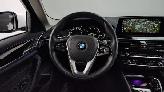 BMW 5 Series (G30) 520d 2017 13