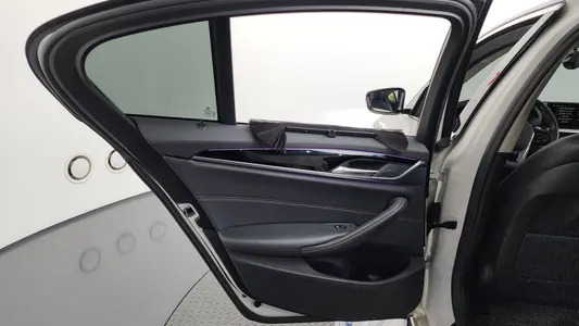 BMW 5 Series (G30) 520d 2017 25