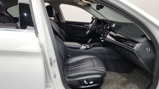 BMW 5 Series (G30) 520d 2017 26