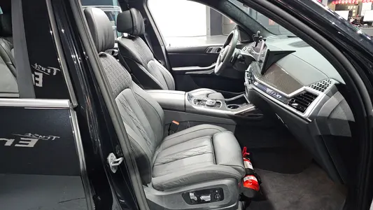 BMW X7 (G07) xDrive 40i M 7 2025 26