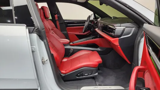 Porsche EV 4 2025 26