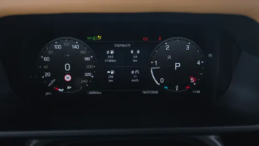 Land Rover (L663) 110 D300 X- HSE 2024 8