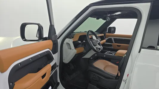 Land Rover (L663) 110 D300 X- HSE 2024 10