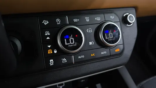 Land Rover (L663) 110 D300 X- HSE 2024 19