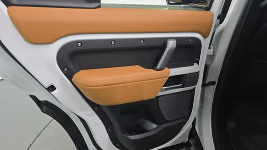 Land Rover (L663) 110 D300 X- HSE 2024 25