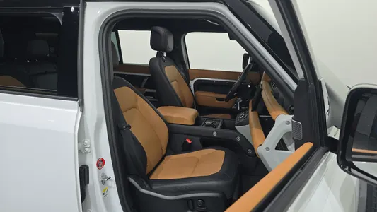 Land Rover (L663) 110 D300 X- HSE 2024 26